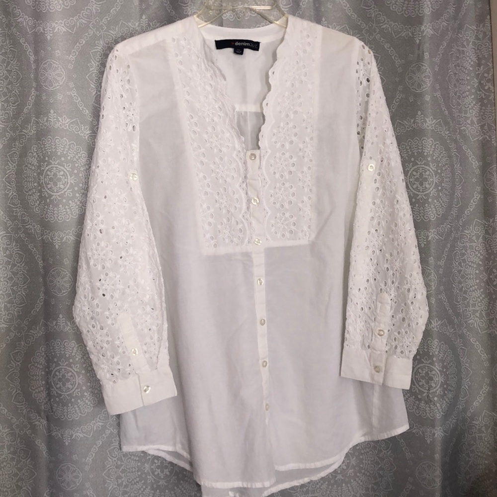 White Denim 24/7 tunic with eyelet embroidered sleeves and bodice. Size 12W